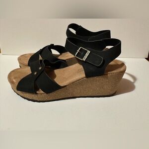 White Mountain Black Wedge Shoes with Comfort Design